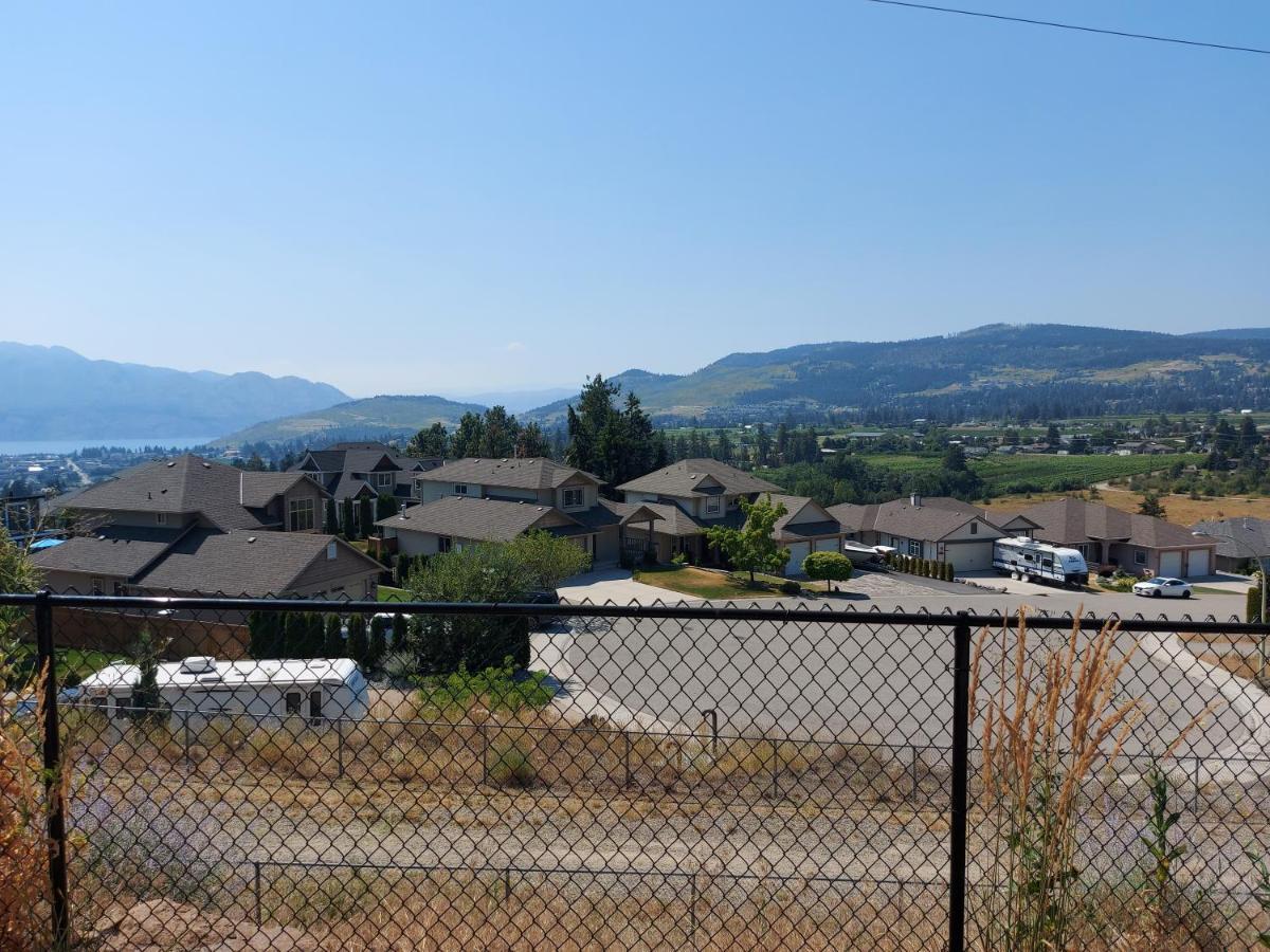 Peaceful And Spacious Lake View West Kelowna Buitenkant foto