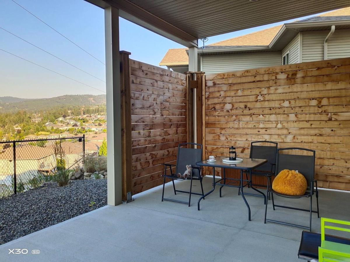 Peaceful And Spacious Lake View West Kelowna Buitenkant foto