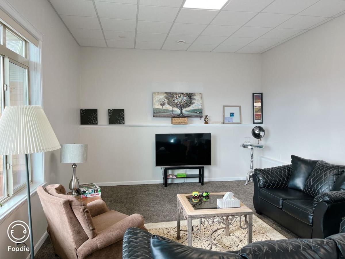Peaceful And Spacious Lake View West Kelowna Buitenkant foto