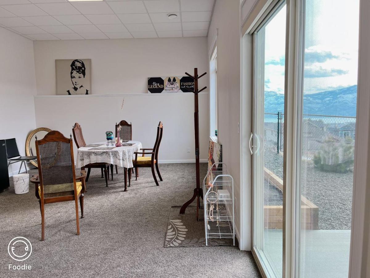 Peaceful And Spacious Lake View West Kelowna Buitenkant foto