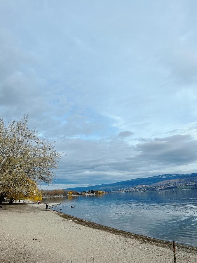 Peaceful And Spacious Lake View West Kelowna Buitenkant foto