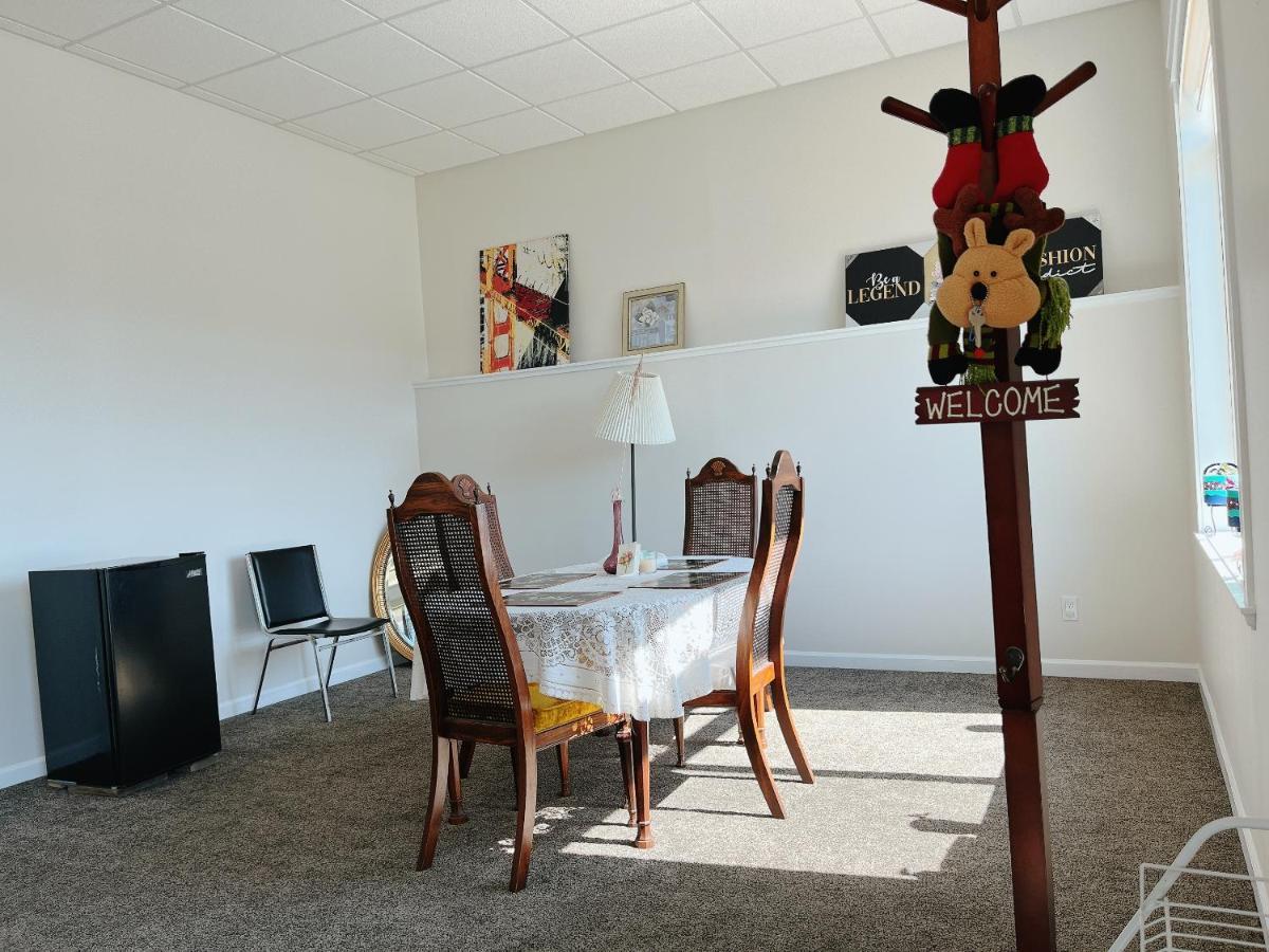 Peaceful And Spacious Lake View West Kelowna Buitenkant foto