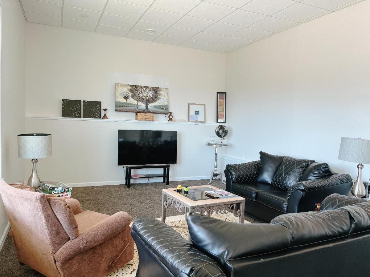 Peaceful And Spacious Lake View West Kelowna Buitenkant foto